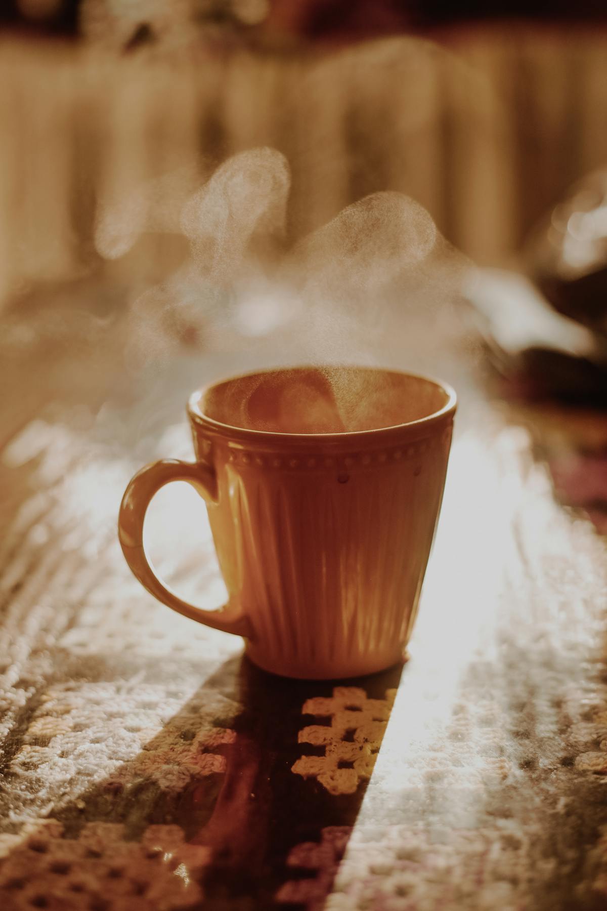 Smart Temperature Control Mug keeping coffee warm on desk
